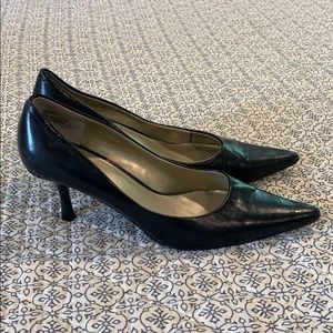 Black leather Nine West pumps - size 8